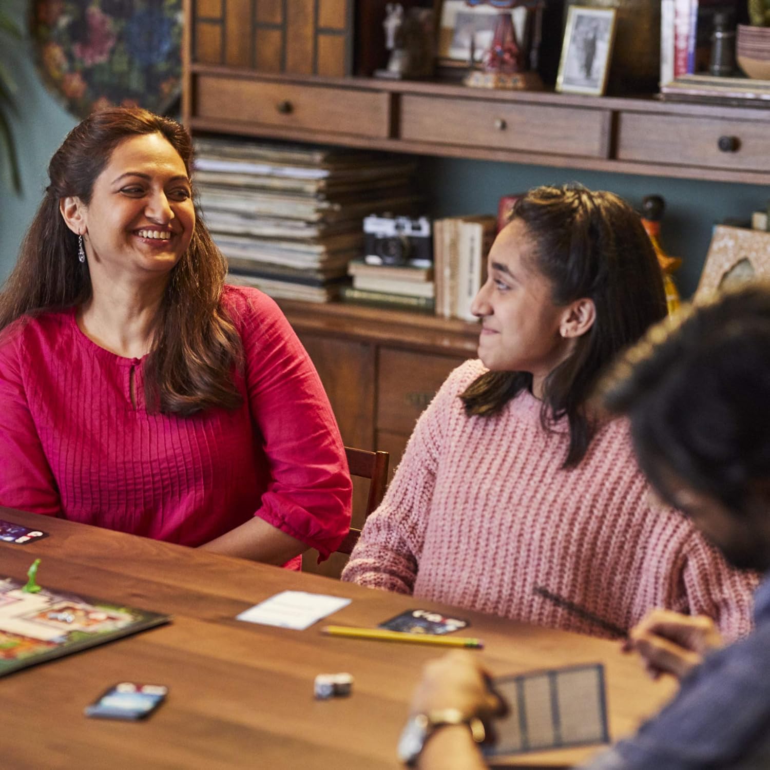 Hasbro Clue Game The Classic Mystery Game Secondary image