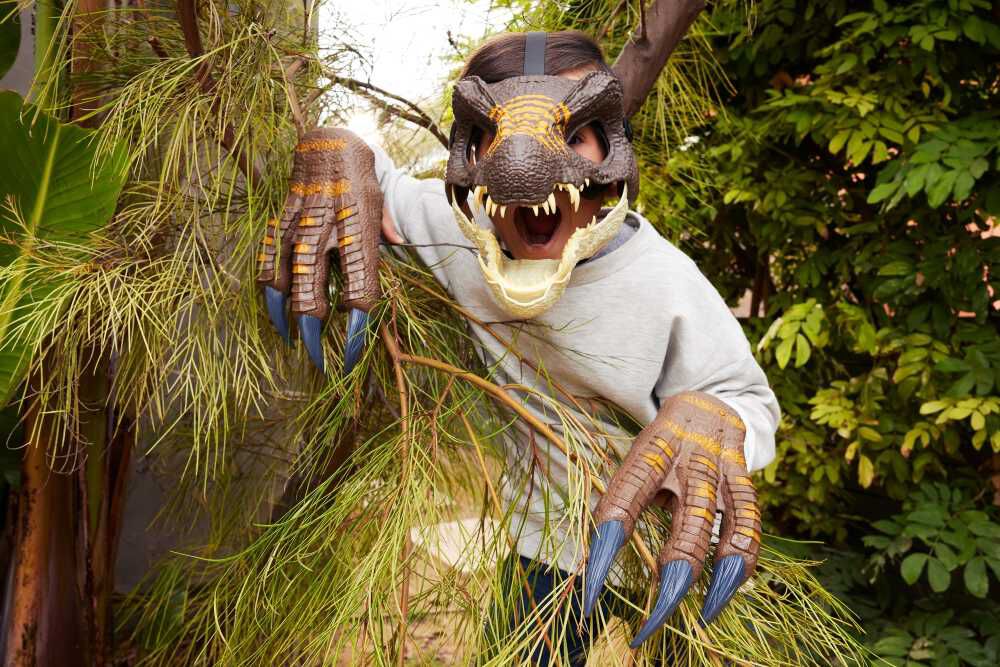 Jurassic World Kids Face Helmet Spinosaurus Secondary image