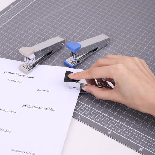 Playzokids Deli 24/6 & 26/6 stapler holding papers, designed for 25-sheet stapling, in a close-up view.